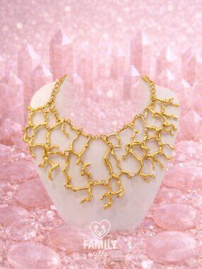 NEW ARRIVALS STATEMENT NECKLACE